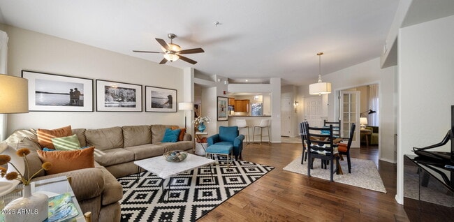 Foto del edificio - 1351 N Pleasant Dr