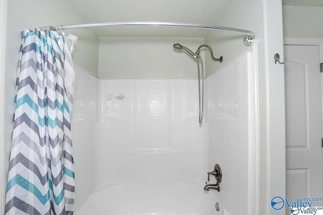 Foto del edificio - 239 Fields Pond Dr