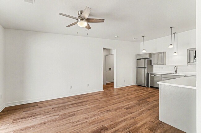Foto del edificio - 3 Bedroom 1 bath Duplex available in Loveland