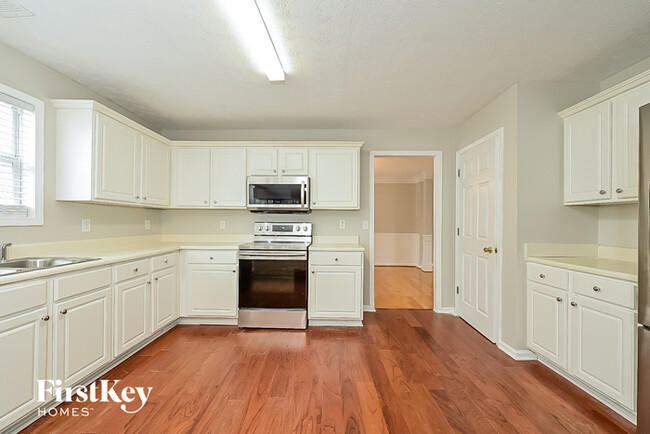 Building Photo - 455 Woodbyne Dr