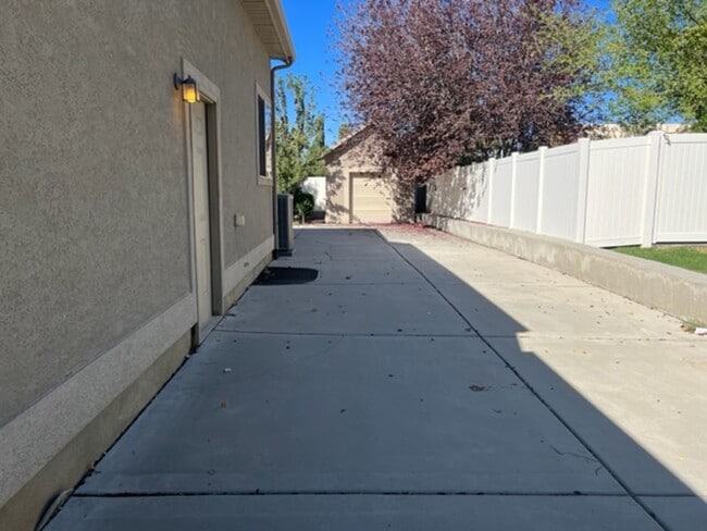 Photo - Beautiful executive home in Fruit Heights