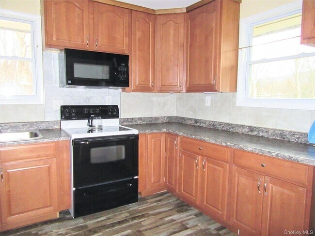 Building Photo - 18 Station Rd