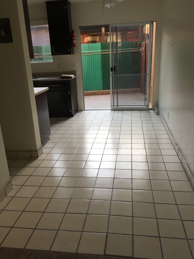 Foto del edificio - 4025 1/2 Bemis St