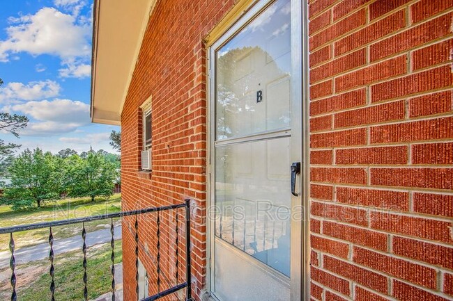 Building Photo - 4305 Rosehill Rd