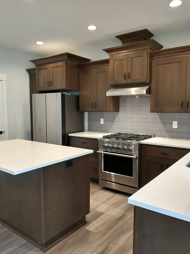 Foto del edificio - Welcome to this Beautiful Property in Keizer