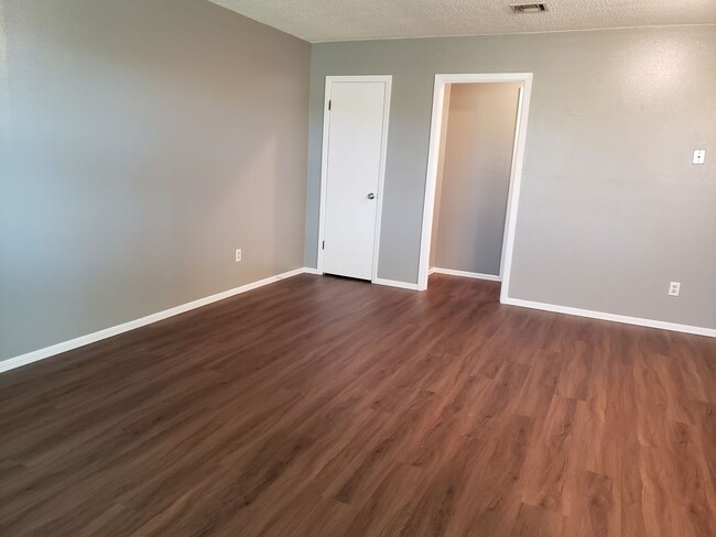 Building Photo - Beautifully remodeled 2-bedroom home in a ...