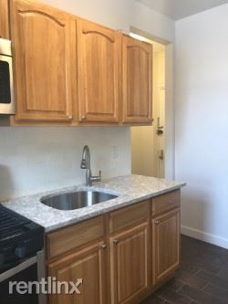 Foto del edificio - 1 br, 1 bath  - 325 76th St