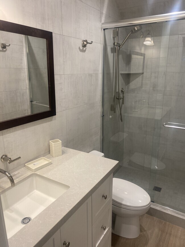 Foto del edificio - 204 Chimney Rock Rd