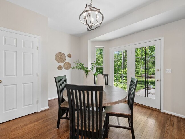 Foto del edificio - 7879 Yellowwood Dr
