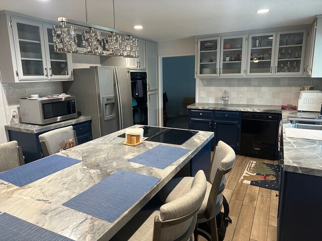 Building Photo - Beautiful 4 Bedroom Family Home!