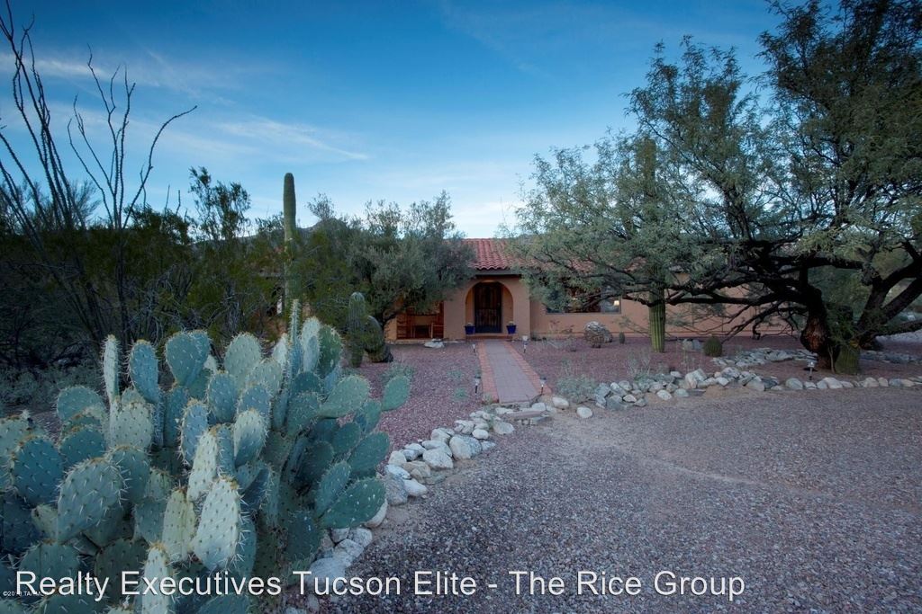 Primary Photo - 6010 N Via Tres Patos