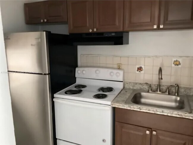 Building Photo - 701 NE 8th St