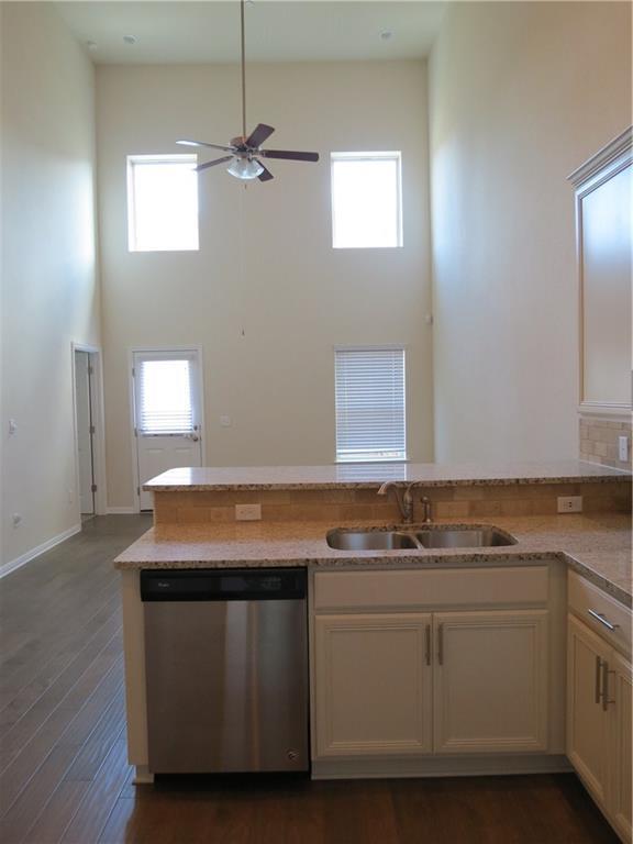 Foto del edificio - 2304 S Lakeline Blvd