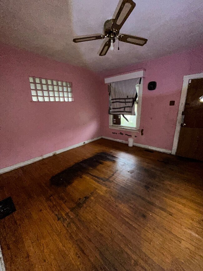 Foto del edificio - 4922 Davison Ave