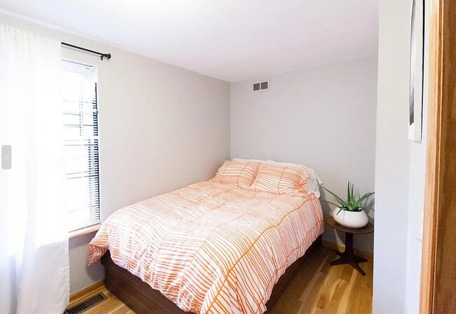 Foto del edificio - 830 W 34th Pl