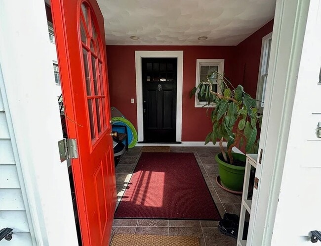 Building Photo - 124 Bynner St