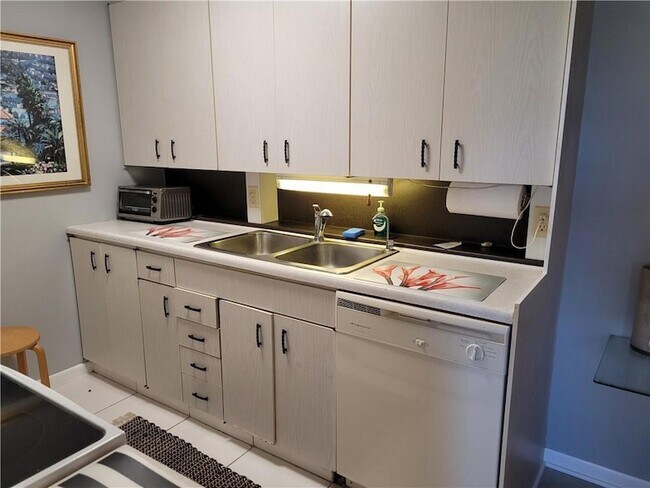 Building Photo - 4302 Martinique Cir