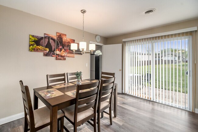 Foto del edificio - 15133 Huntington Ct