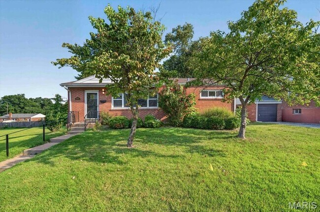 Foto del edificio - 8561 Everett Ave