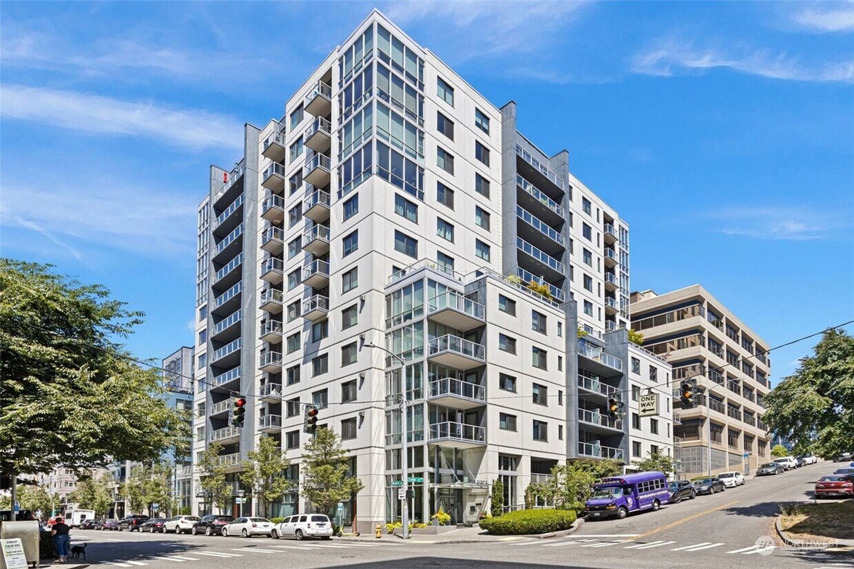 Primary Photo - 1 Bedroom Condo 2 Blocks from Waterfront!