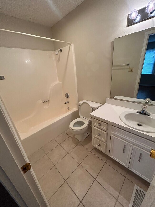 Foto del edificio - Convenient & Cozy 2BR Townhome Off Hwy 127