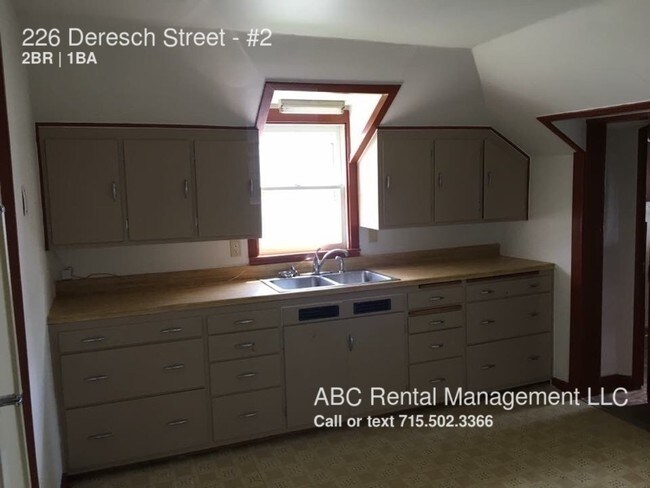 Building Photo - 226 Deresch St
