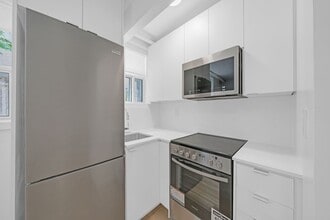 Building Photo - 26 Balmoral Ave