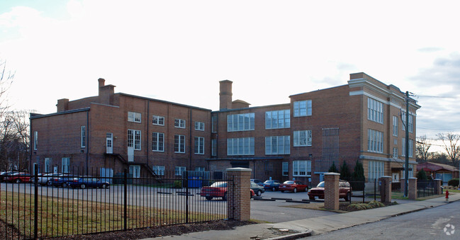 Foto del edificio - Serenity Manor at Liberty Senior Apartments