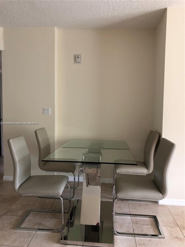 Foto del edificio - 201 Golden Isles Dr