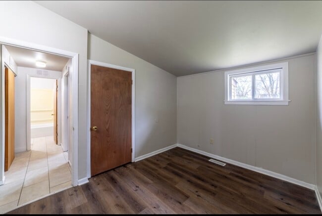 Building Photo - 2280 Roosevelt Pl