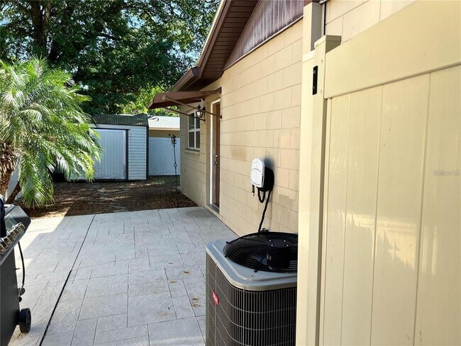 Building Photo - 106 Ravenway Dr