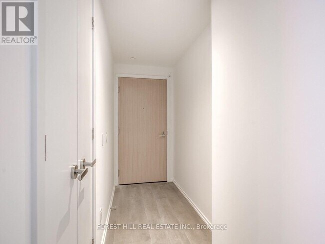 Building Photo - 5-2115 Soudan Ave
