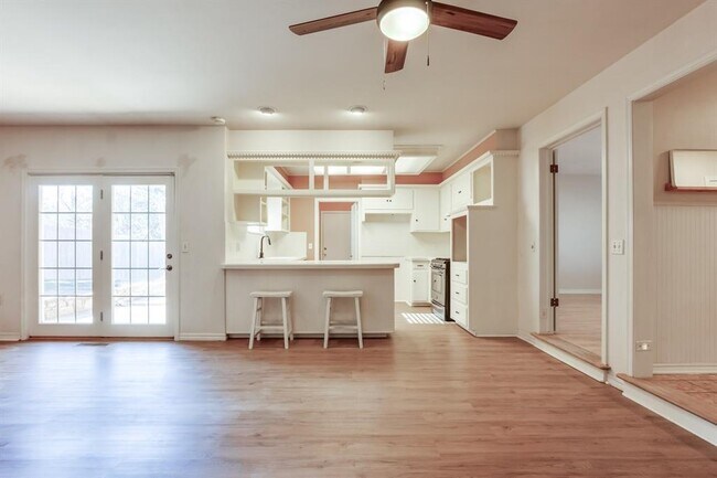 Foto del edificio - 11208 Surrey Hills Blvd