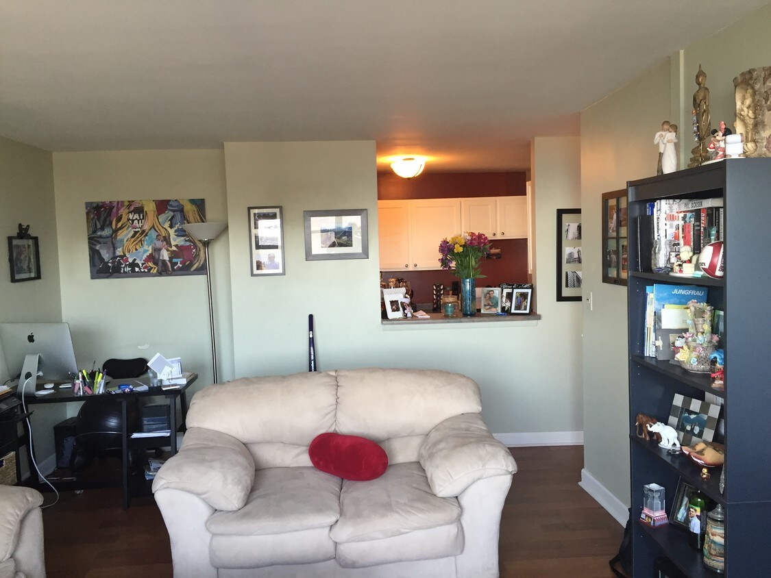 Primary Photo - 420 W Belmont Ave