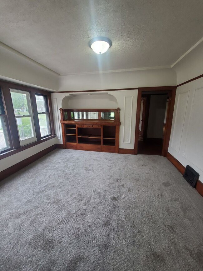 Foto del edificio - 2419-2421 W Keefe Ave. (Duplex)(ACE PROPERTY)