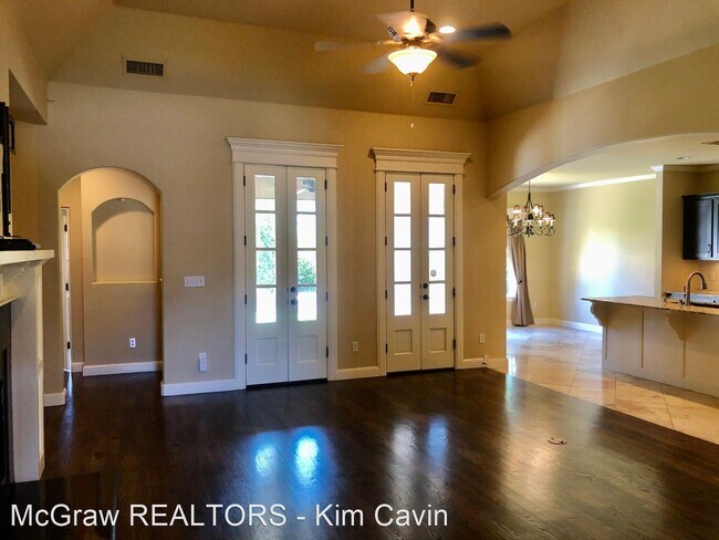 Foto del edificio - 4 br, 3 bath House - 3949 N. Narcissus Ave.