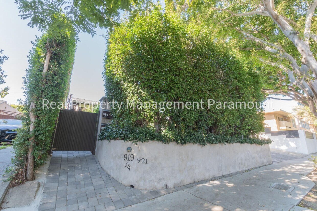 Foto principal - 919 N Stanley Ave