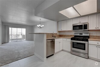 Building Photo - 8070 W Russell Rd
