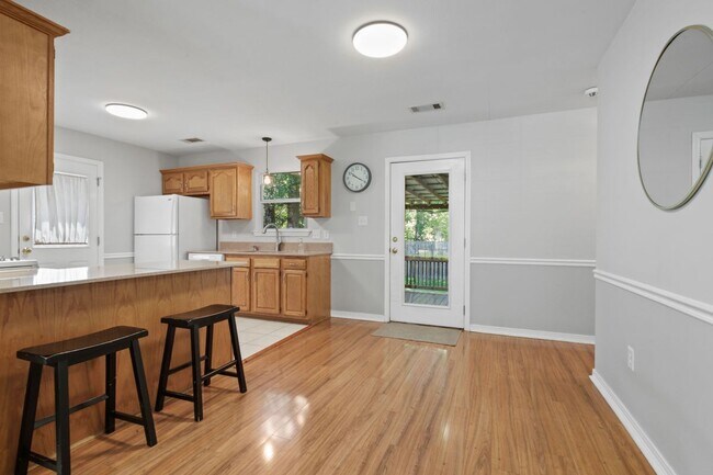 Foto del edificio - 102 Woods Dr