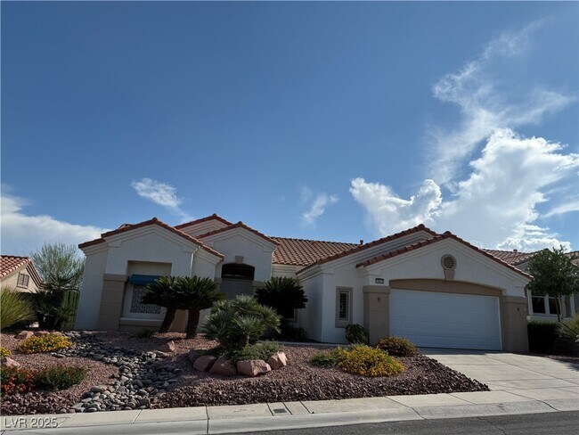 Foto del edificio - 10513 Longwood Dr