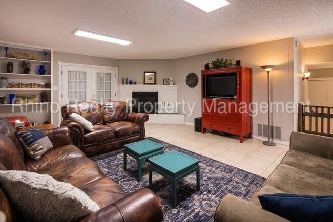 Building Photo - 1800 Glorieta St NE