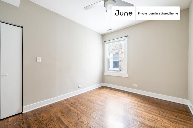 Foto del edificio - Private bedroom in 3 bed/1 bath Home