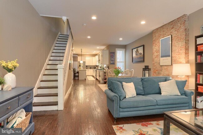 Building Photo - Beautiful Historic Home on 3rd St