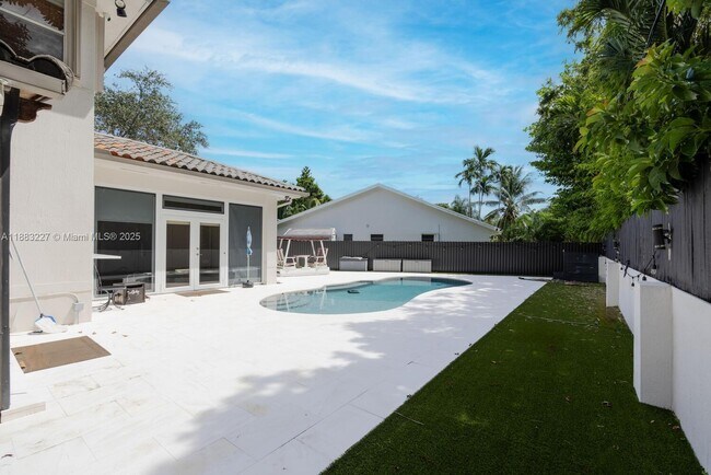 Foto del edificio - 5740 SW 59th Pl