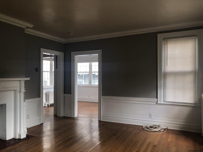 Building Photo - 630 Western Ave