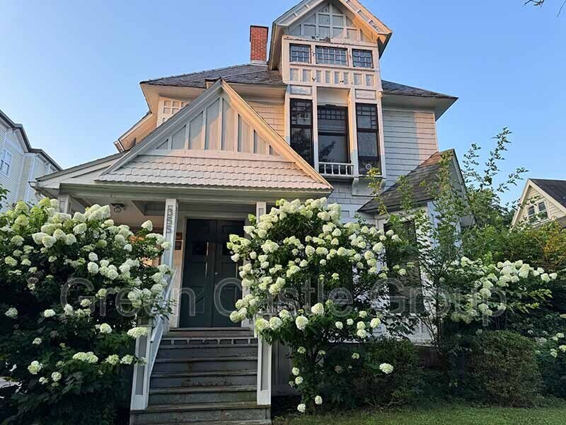Primary Photo - 355 Pearl St