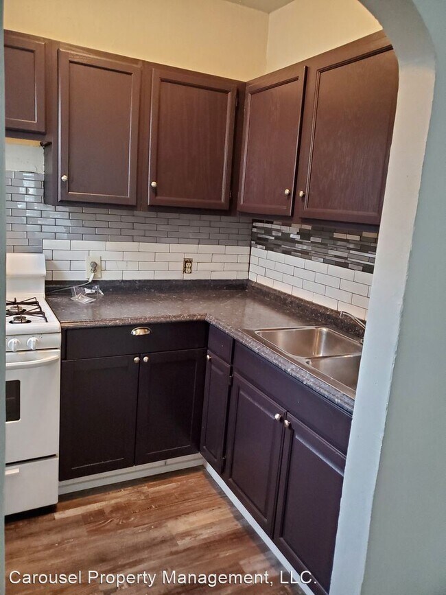 Building Photo - 2 br, 1 bath House - 1335 E Franklin St