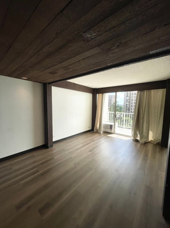 Foto del edificio - **2 Bedroom/1 Bath/1 Parking Unit located ...