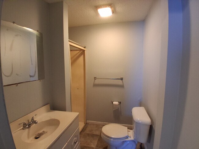 Foto del edificio - 903 Jewell-