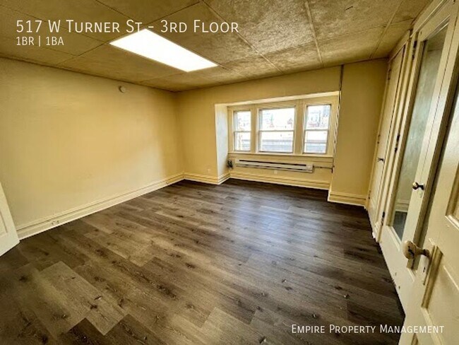 Building Photo - 3rd Floor-1 Bedroom/ 1 Bathroom Apartment ...